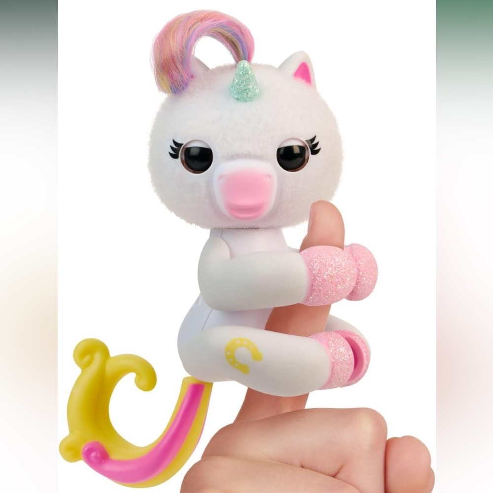 Fingerlings Interactive Baby Unicorn Reacts to Touch – 70+ Sounds & Reactions